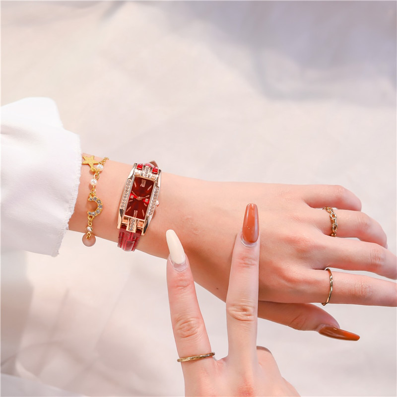 Set Fashion Women Leather Quartz Watch Necklace Earrings Bracelet