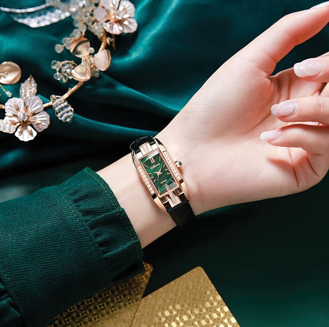 Luxury Fashion Women Leather Quartz Watch & Jewelry Set