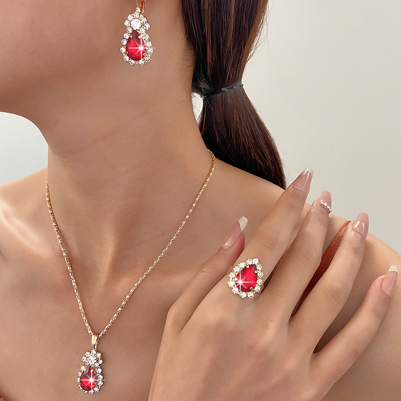 Set Fashion Women Leather Quartz Watch Necklace Earrings Bracelet